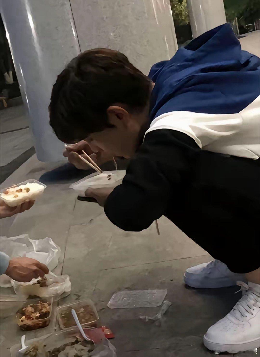 丁禹兮你已经很努力了丁禹兮回应今年没那么火了 谁懂啊！从八十块钱的群演到如今的舞