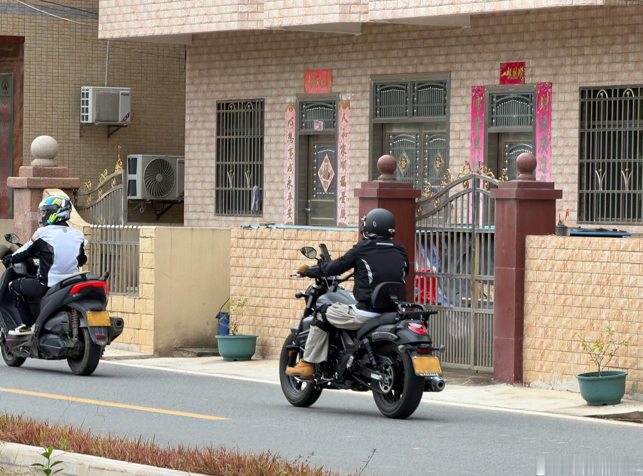 现在的摩托车造型确实好看，我初中就开始开摩托车，挺喜欢的。可惜的是广州限摩后（连