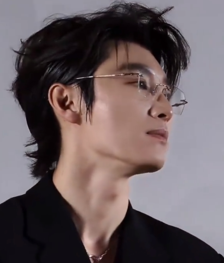 代旭总算是火了之前看过代的戏觉得就很好，忘了是哪个交的了，也很帅，还可惜咋没火，