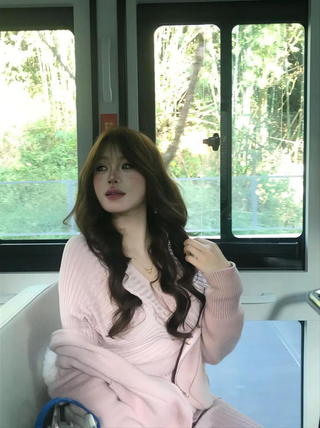 那你呢？得到你想要的了吗。我曾以为我们那么要好那么无话不谈，直到现在我看着你的眼