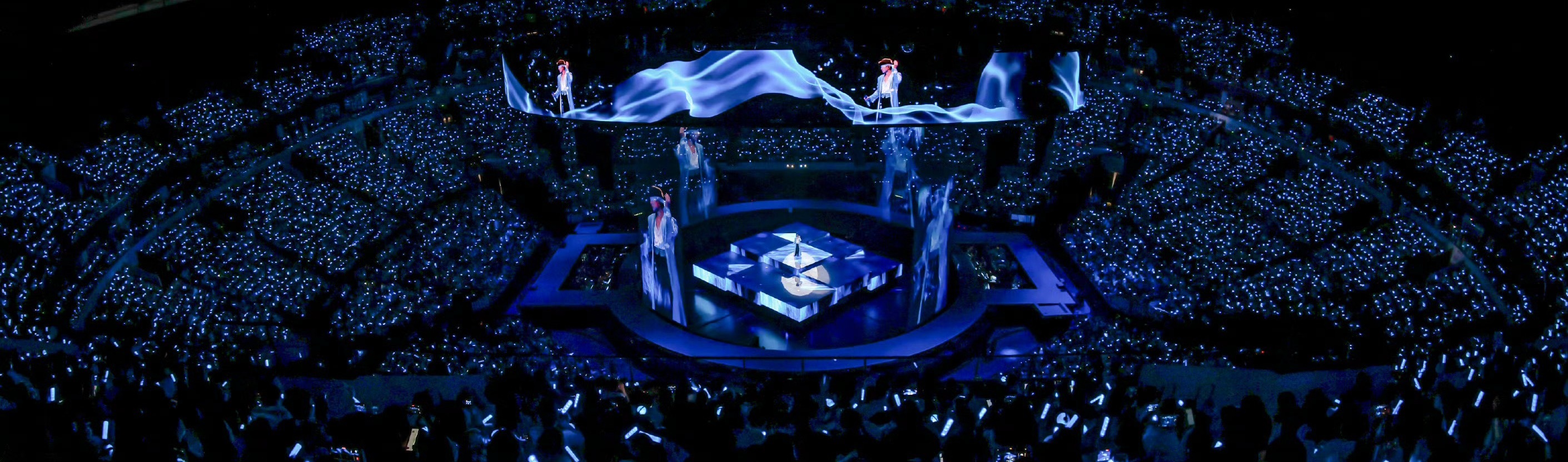 张杰在舞台上造了一个家张杰2026的第一场好一个张灯结彩，在龙门阵里“摆龙门阵”