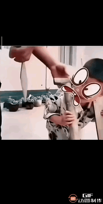 年小孩哥吓死了
他以为你要大义灭亲[捂脸]