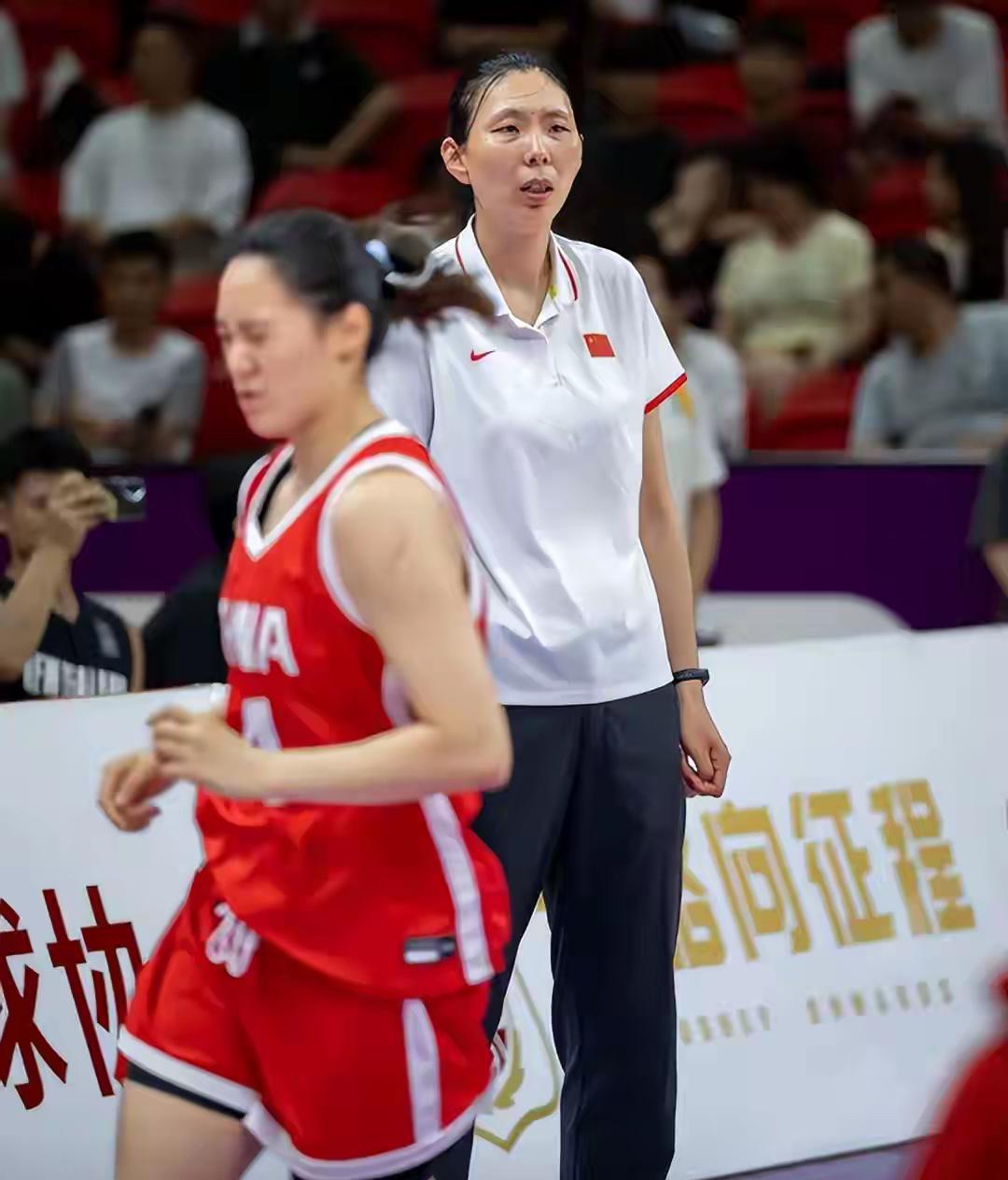 女篮名宿陈楠：身高1.97米，前中国女篮主力中锋，有“亚洲第一中锋”美誉，202