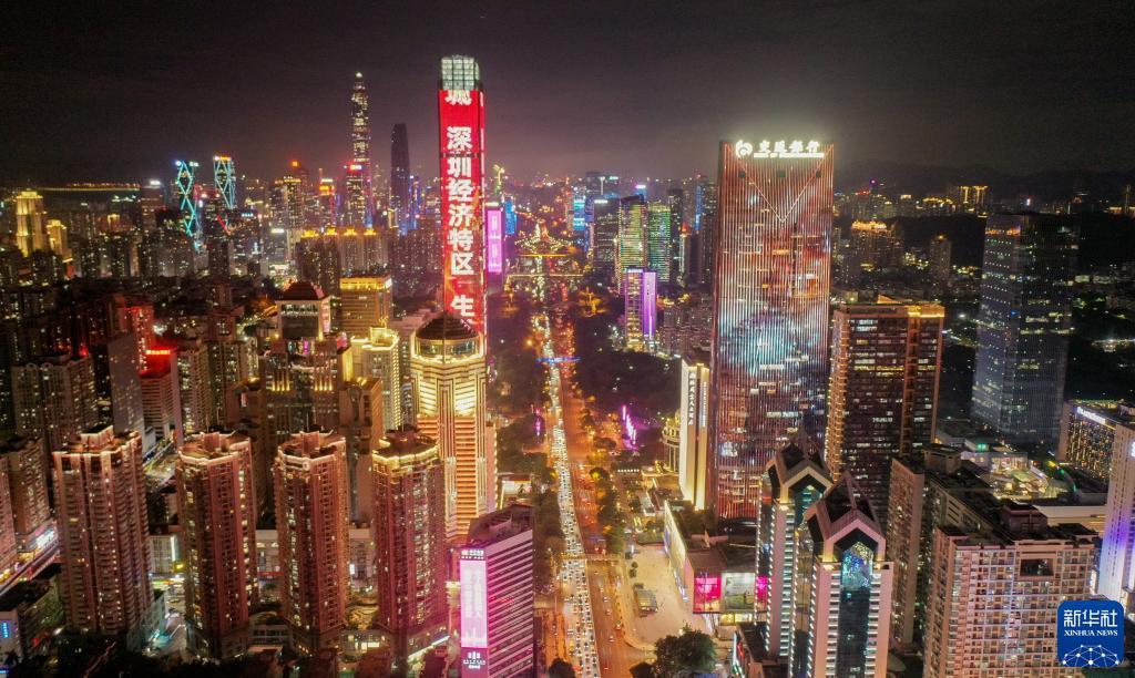 中国只要坚持不打仗，老百姓日子安稳，工厂正常运转，孩童平安上学回家。可有些邻居心