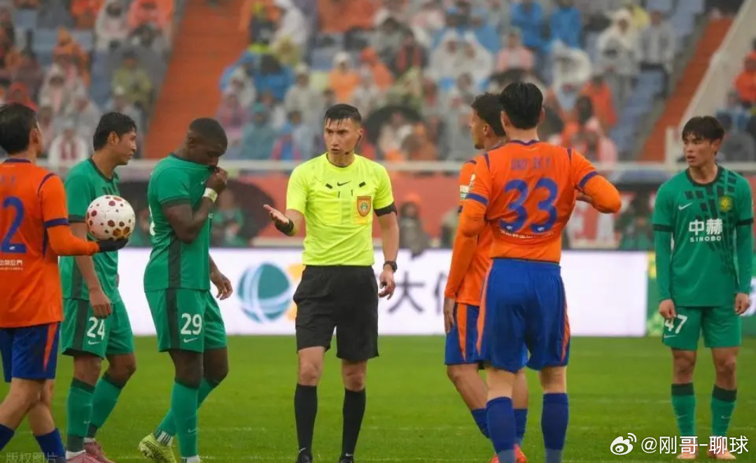 足协官宣：京鲁大战漏判泰山外援手球，国安应获点球 离谱：主裁+VAR双双失误中超