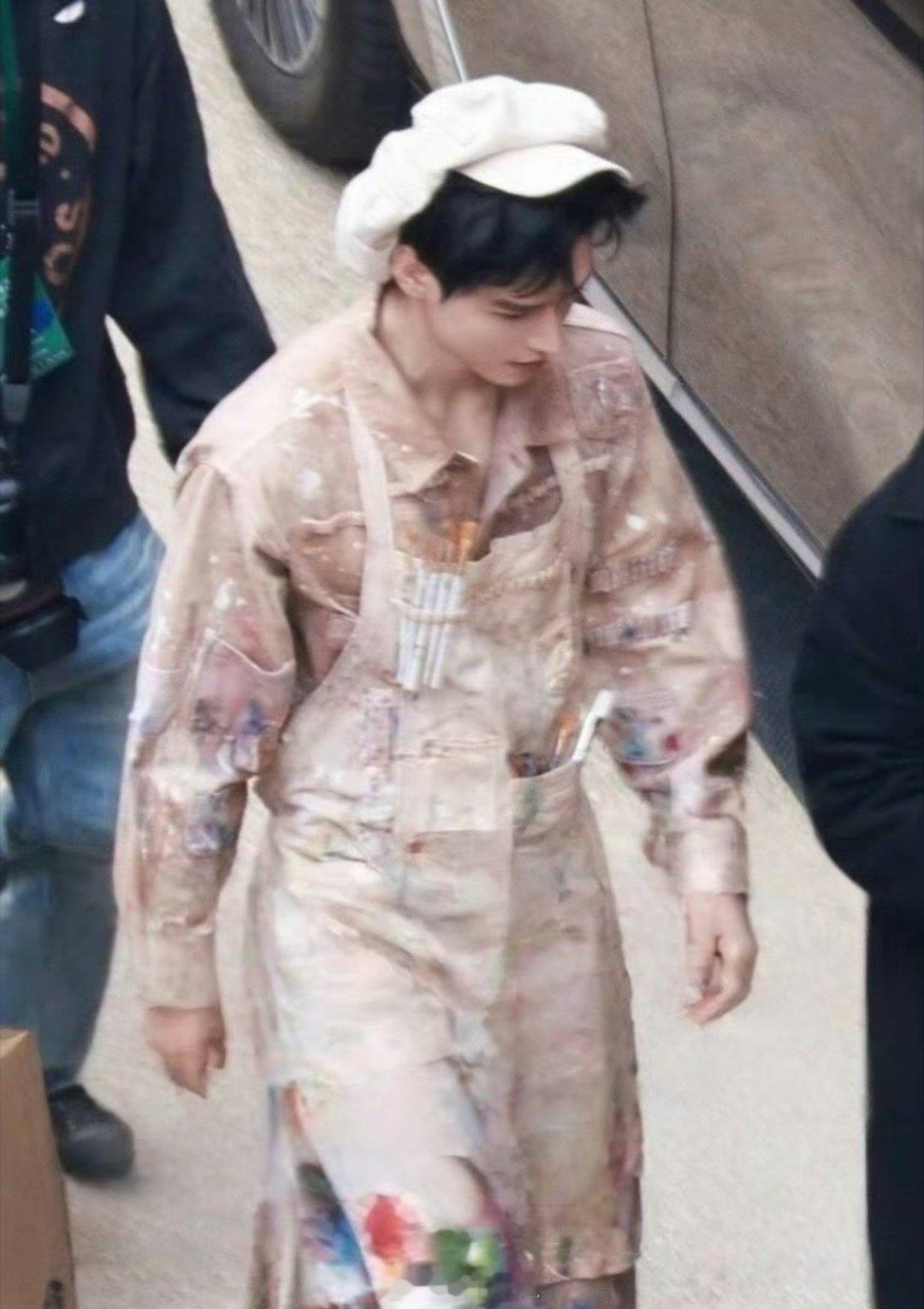 龚俊vogue小画家造型路透，有点让人眼前一亮咯 ​​​