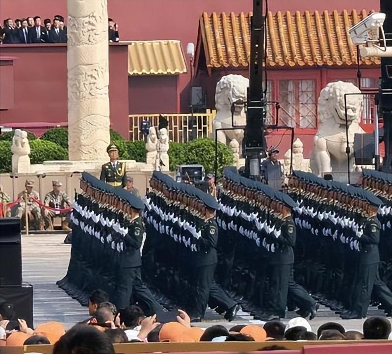 美国关税打压之时，中国又出现了位厉害人物！他就是当年被清华校长亲自上门拜访，如今