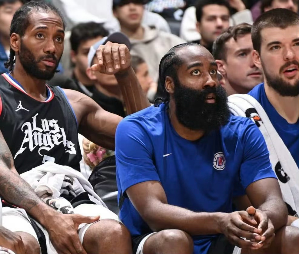 问题出在哪儿？过去15场比赛，快船输掉了其中的13场！目前，快船以5胜15负排在