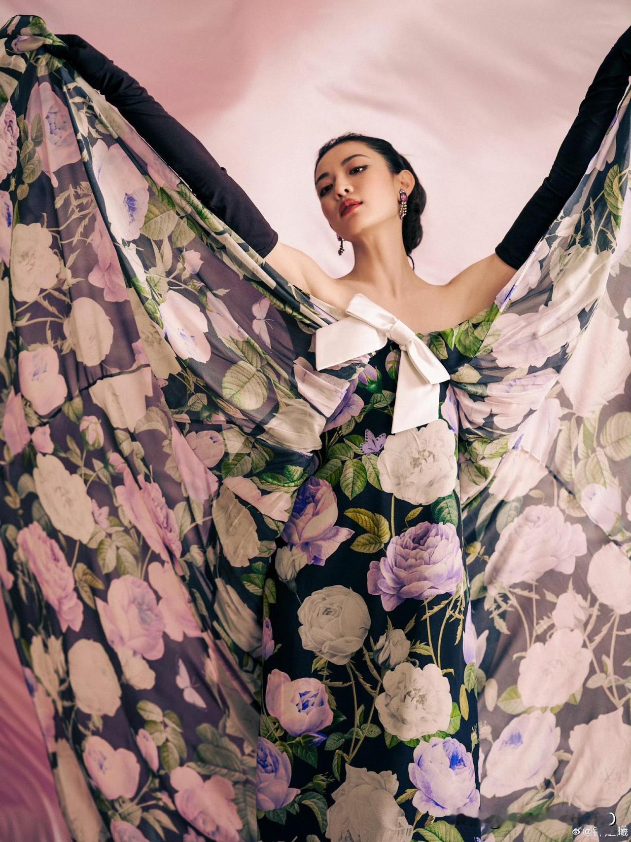 钟楚曦连衣裙美图，怎么也飞不出你的花花世界