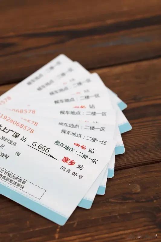 深夜购票惊魂：候补成功却因熟睡错过列车  

凌晨三点的购票短信惊醒多少美梦？一