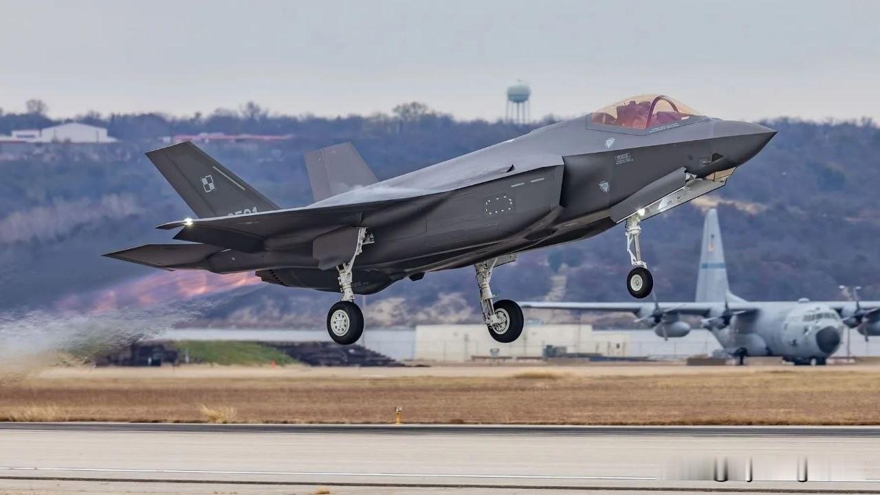 ✈️🇵🇱 波兰接收五架F-35A战斗机

🔷8月28日，五架F-35A“骠