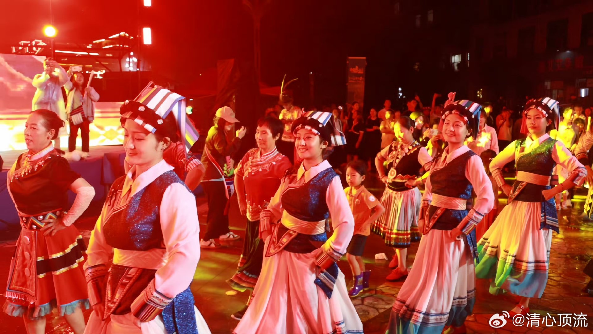 滇出你的好生活从梅里雪山的日照金山到西双版纳的雨林秘境，云南提供了一种视觉上的极