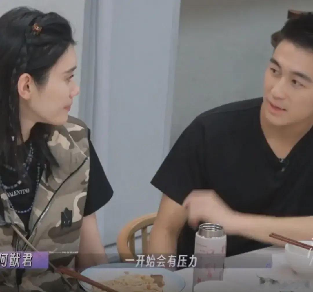 何猷君第一反应是担心奚梦瑶会不会嫌弃他！何猷君表示“一开始会有压力”当得知奚梦瑶