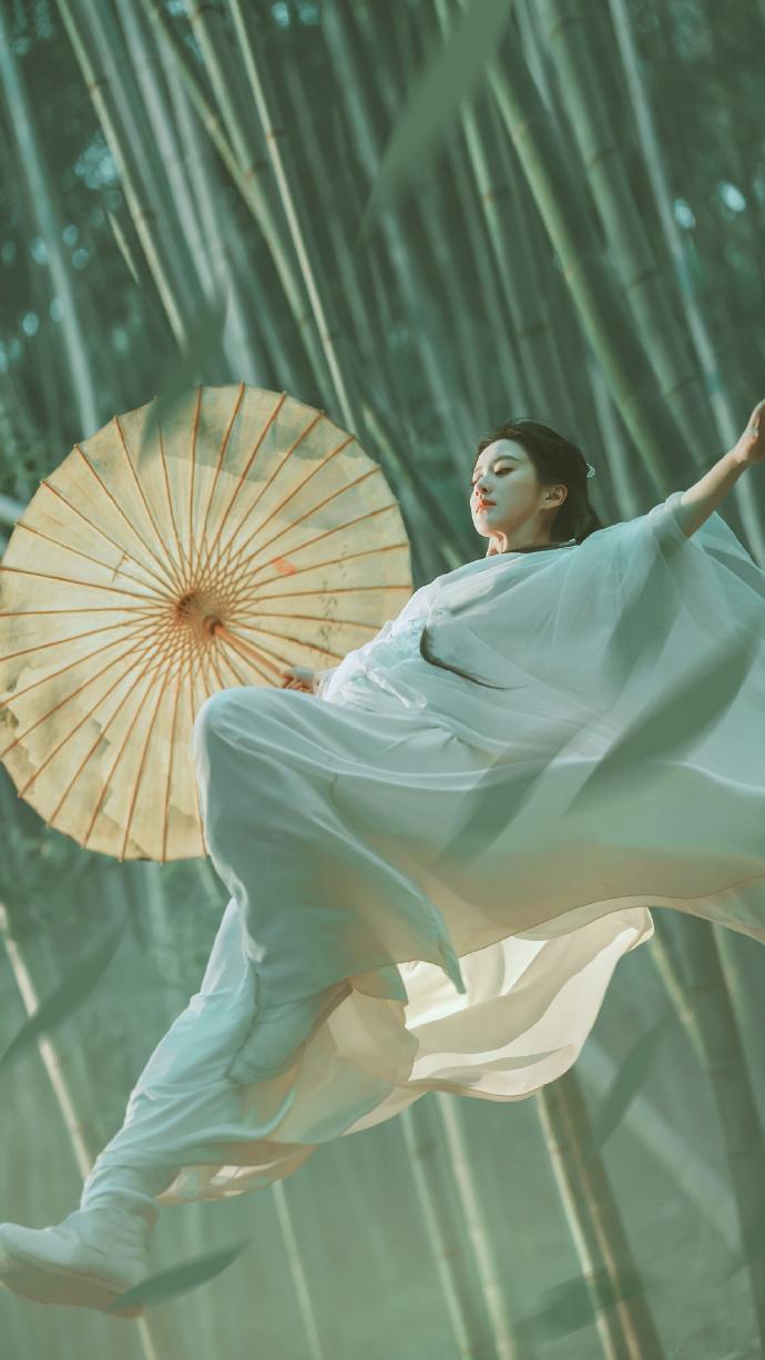 包上恩侠女舞剑美的太权威了 一剑倾城不过如此！包上恩一舞剑，直接美到让人失语，太