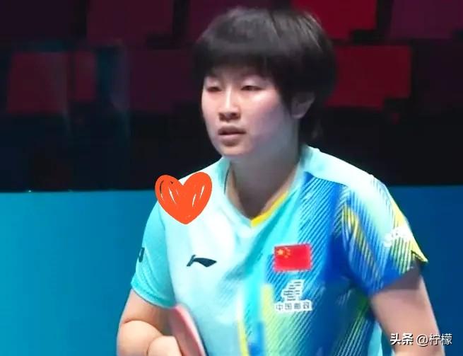 好奇查了下覃予萱的出身，
不查不知道，一查才发现，
这姑娘小时候根本不是天赋异禀