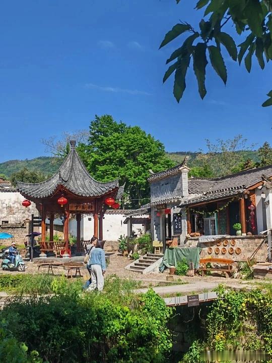 皖南安静天花板当属查济古镇，免门票太良心！许溪两岸连片明清老宅，晨雾笼罩马头墙，