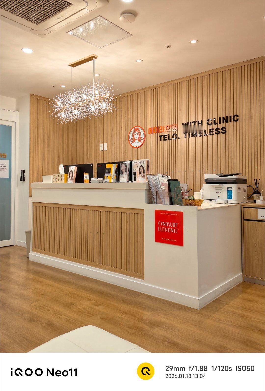 今天有时间来管理下自己的皮肤，还没走到的时候就发现院长亲自在楼下等待看到我的韩国