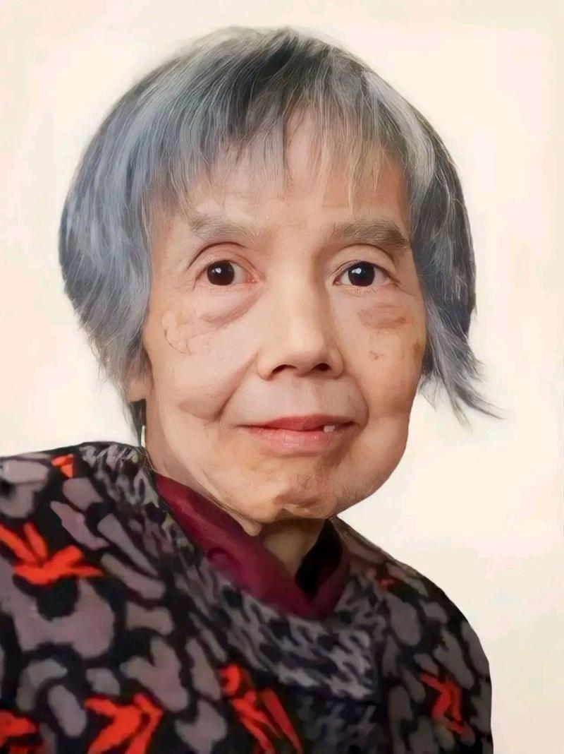 “英雄战死无人问，戏子减肥天下知！”这个娱乐至死的年代里，又有多少人知晓这位女英