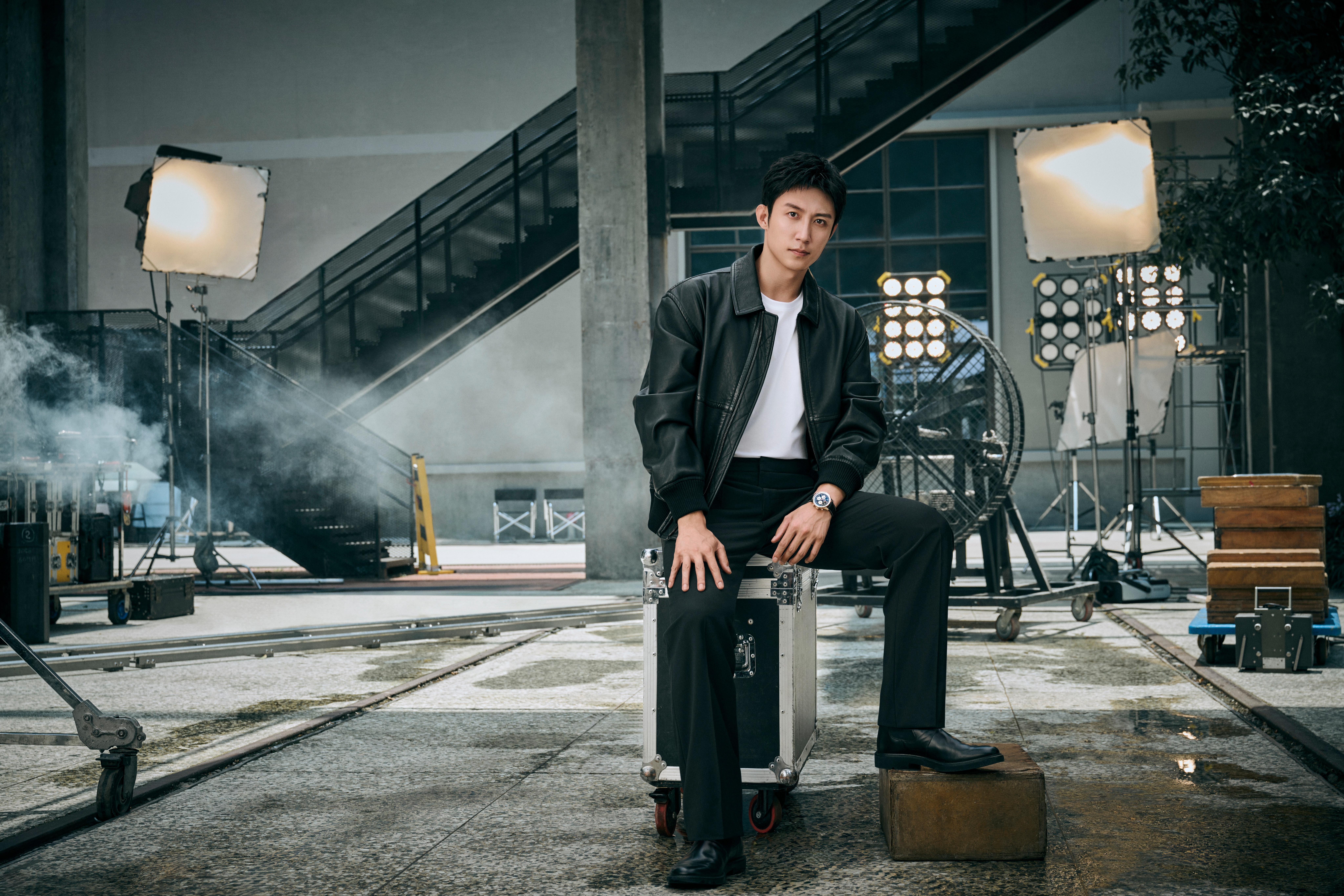 黄景瑜︱百年灵︱B01腕表新物料大片20251016果然每个没有消息的日子里都在