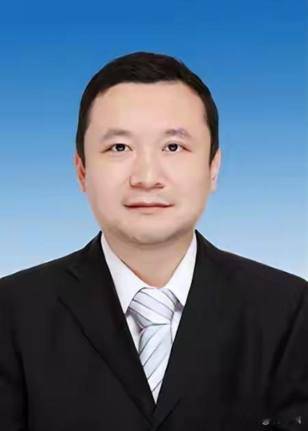 北大副校长任羽中主动投案！上任仅一年半，系北大首位“80后”副校长
 
任羽中主