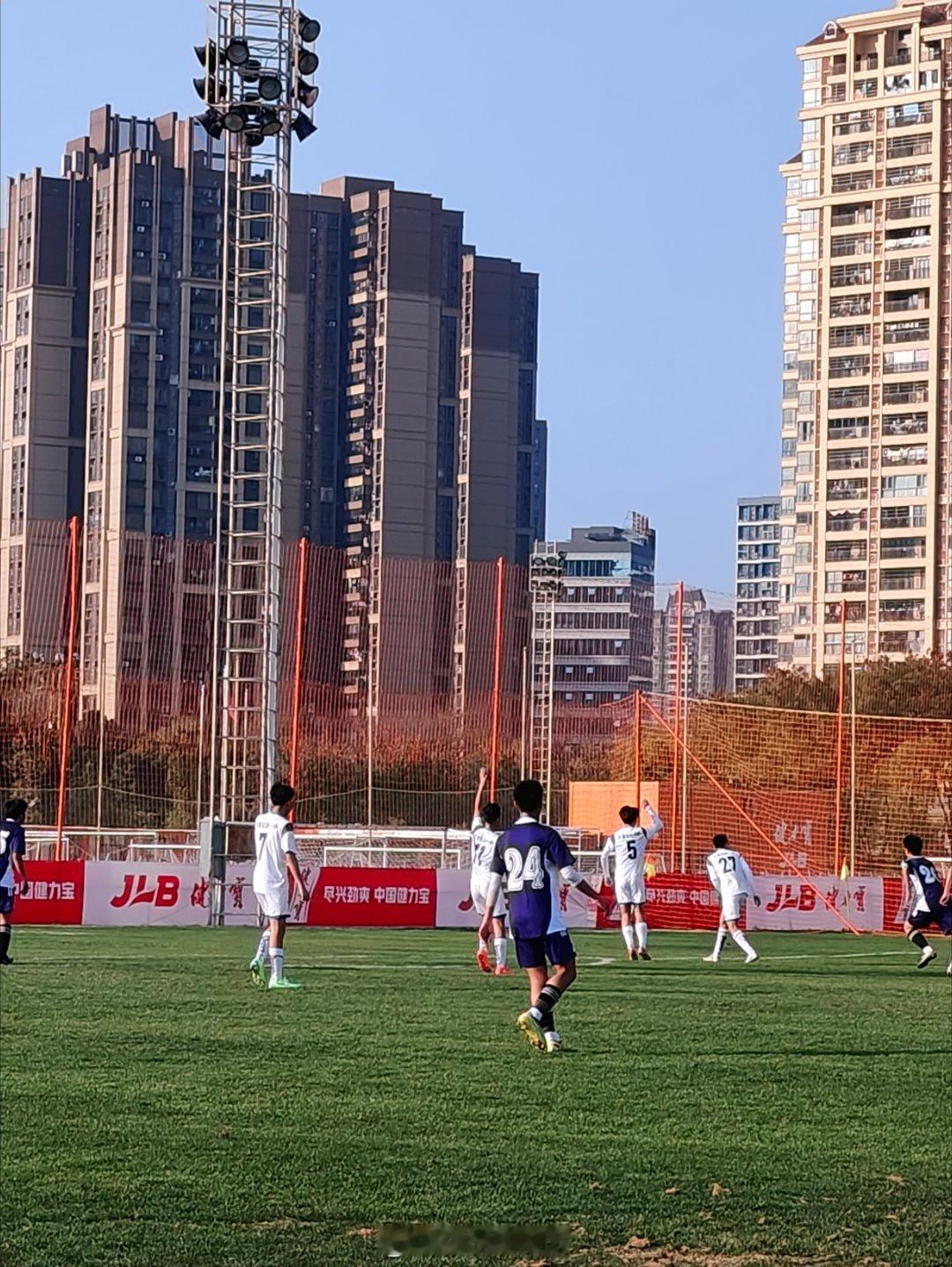 在佛山三水看U15比赛清华附中vs济南甸柳一中不到半场清华附中4-0领先三分钟三