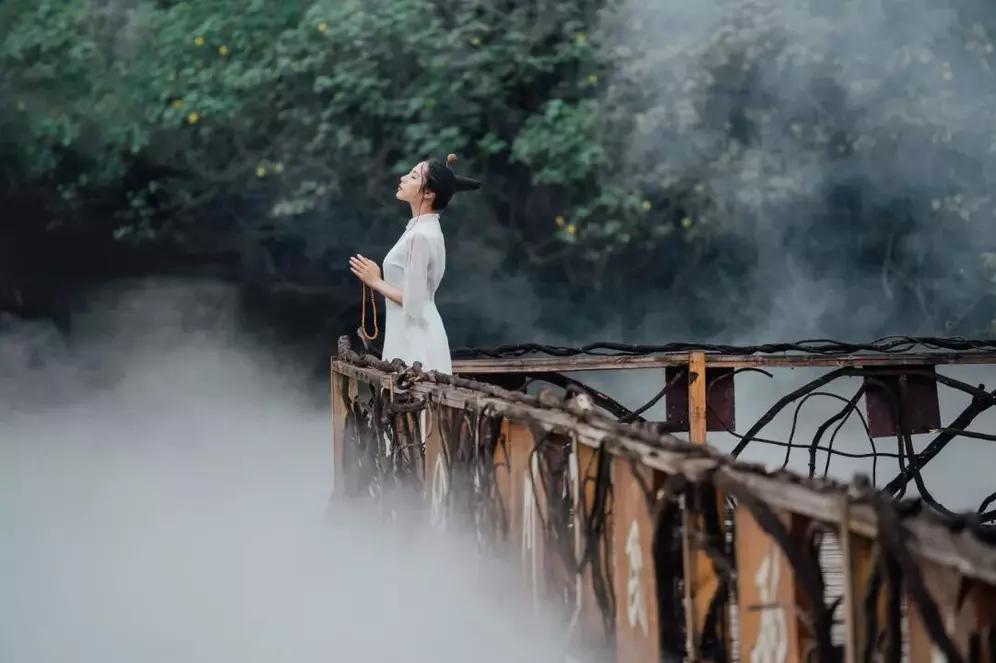 番茄写小说能赚钱，但不是人人都能。从40个真实案例看，60万签约作者里仅1.56