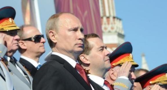 普京给了俄罗斯三百年来最大的觉醒！中国的35万亿，势不可挡。有专家说，普京是真正