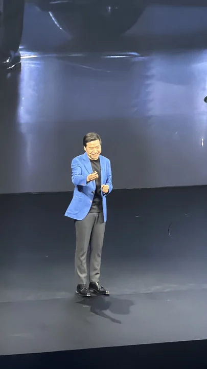 新一代小米SU7媒体试驾的视频，明天上午8点之后全部解禁，大家记得明天早起观看哦