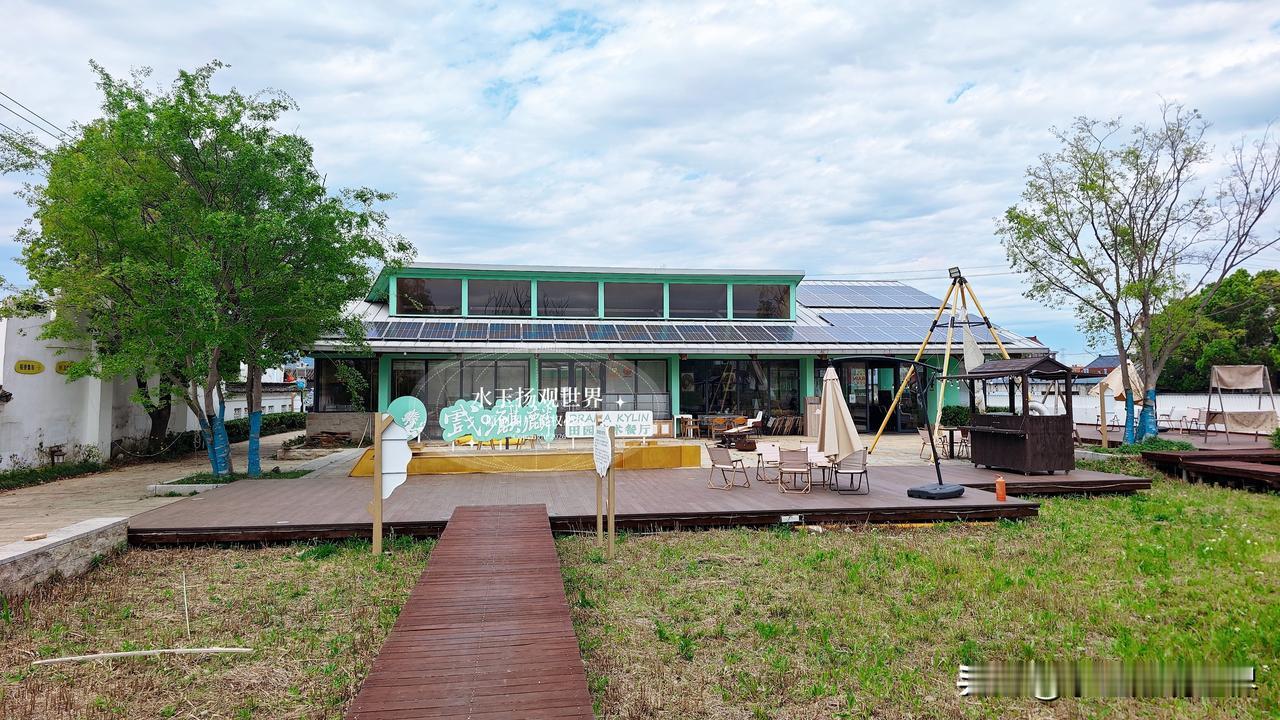 西塘古镇旁的红菱村，藏着一家把田园风光与人文历史融在骨子里的戏麒麟田园艺术餐厅，