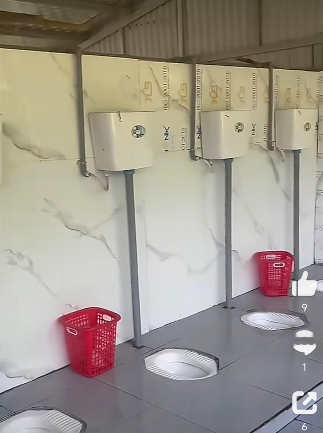 旅行上厕所最听劝的人出现了如果遇到这样的厕所我会选择能憋就憋着[淡淡的][淡淡的