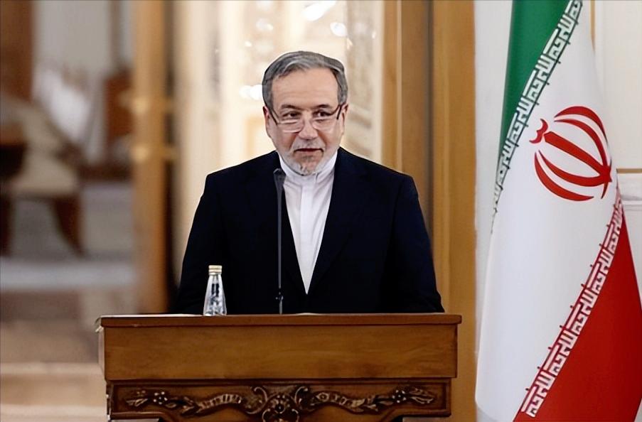 这一看就就不对劲，法新社传来一个大新闻，澳大利亚政府突然发了紧急通知让还在伊朗的