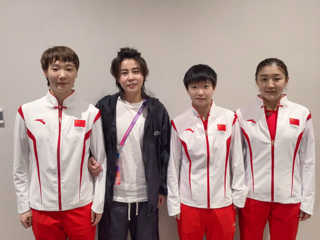 #王濛陈梦孙颖莎王曼昱合影# #王濛晒国乒女团合影# 梦幻联动！和亚运会乒乓球女