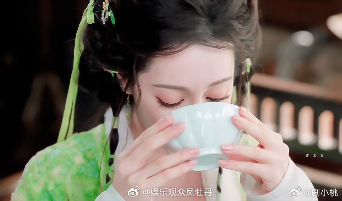 拿迪丽热巴当箭靶子使 天呐，贺思慕前期被虐得好惨，就像被当成箭靶子一样疯狂被攻击