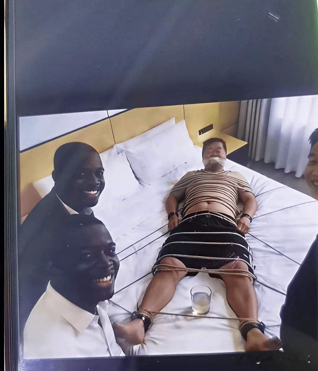 防火防盗防同胞
菲律宾撕票倒东南亚电诈
都是“自己人”
何其讽刺[捂脸][捂脸]