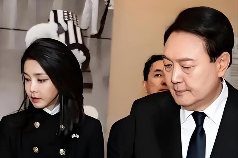 重磅消息，尹锡悦麻烦大了！

韩国首尔，8月11日，一场本应聚焦前总统命运的庭审