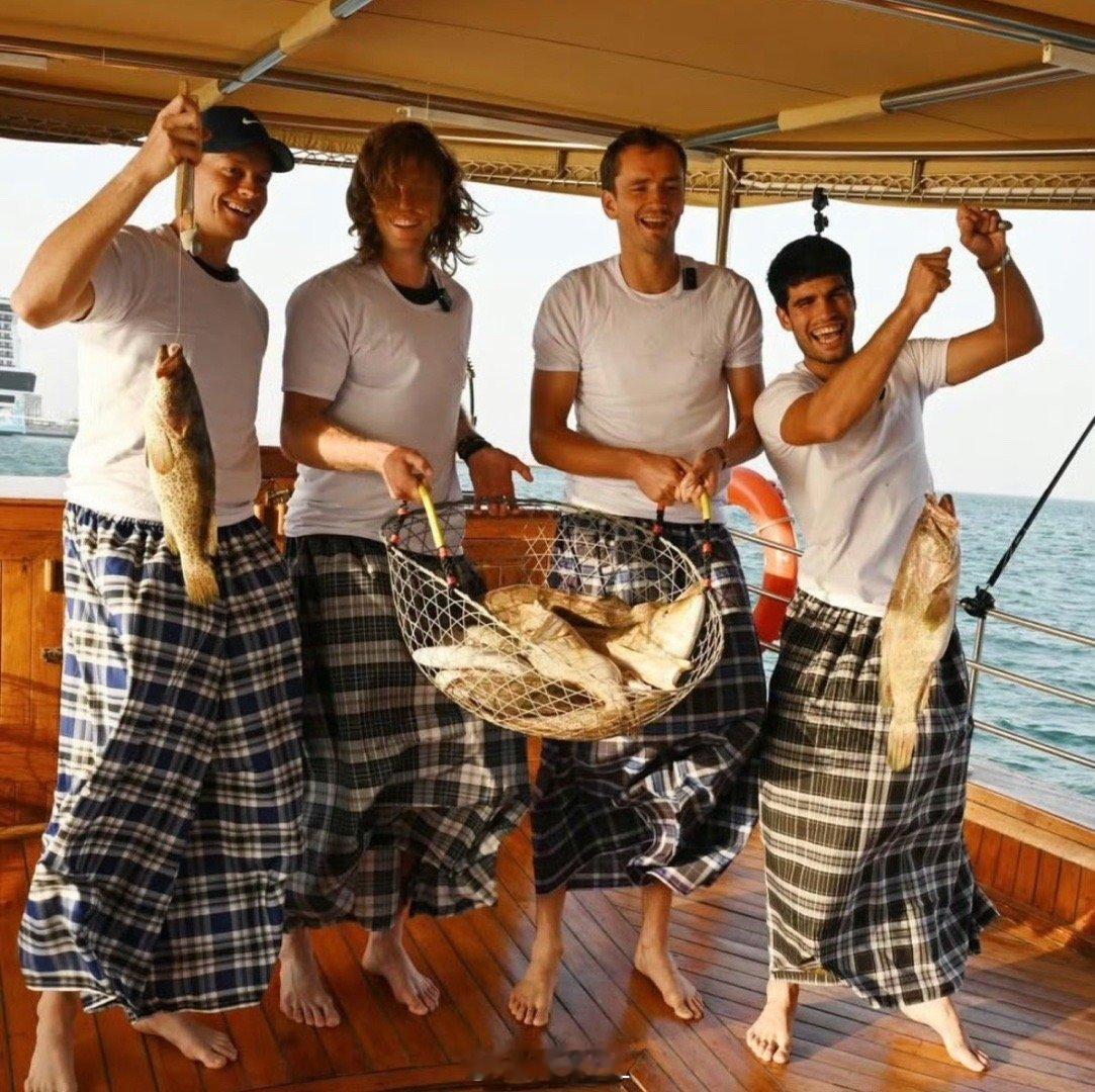 阿尔卡拉斯、辛纳、梅德韦杰夫和卢布列夫在多哈出海钓鱼澳网2026网球talkin