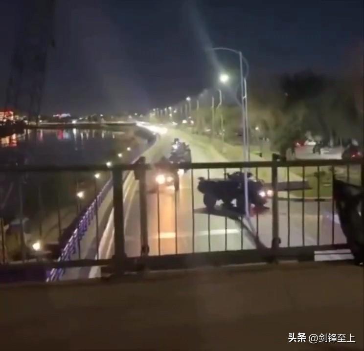 兄弟们，还得是美国仗义！
沙特的美国大使馆被炸了之后，美国第一时间想的不是如何保