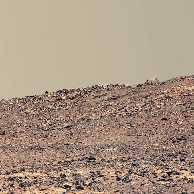 这是今天几个小时前拍摄的火星表面，距离我们3.2亿公里。 ​​​