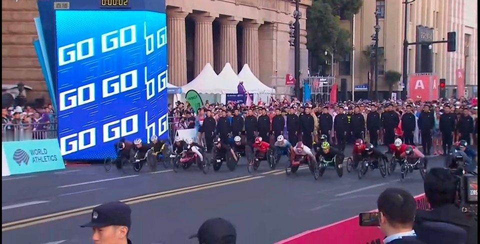 上海马拉松上海马拉松的竞速轮椅比赛 