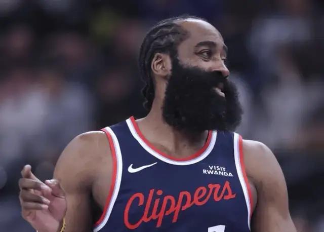 说到底还是钱的事，
哈登为什么想要离开快船呢？
根本原因就是因为钱，他下赛季40