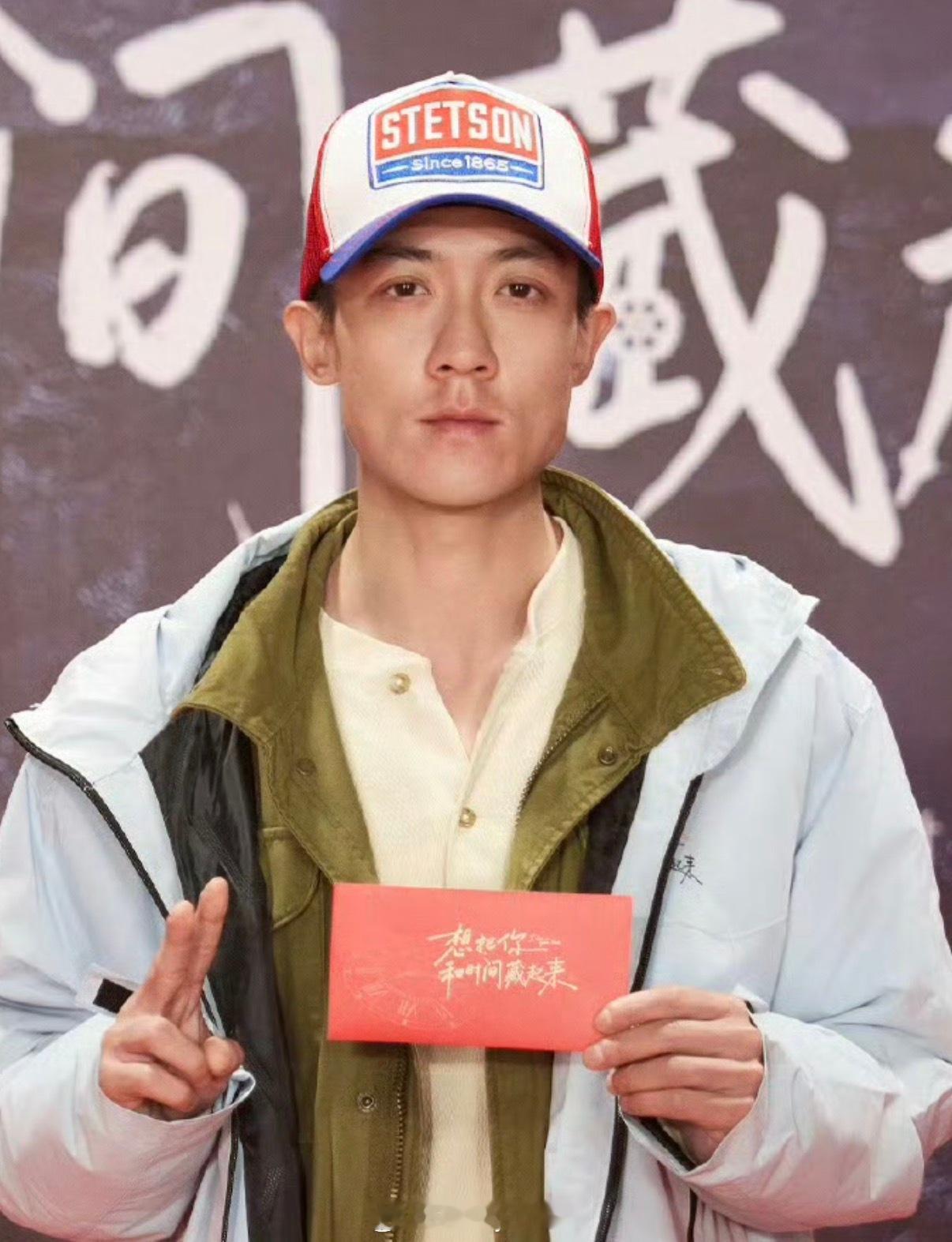 有人在意吗？谷嘉诚现在长这样，谁敢认