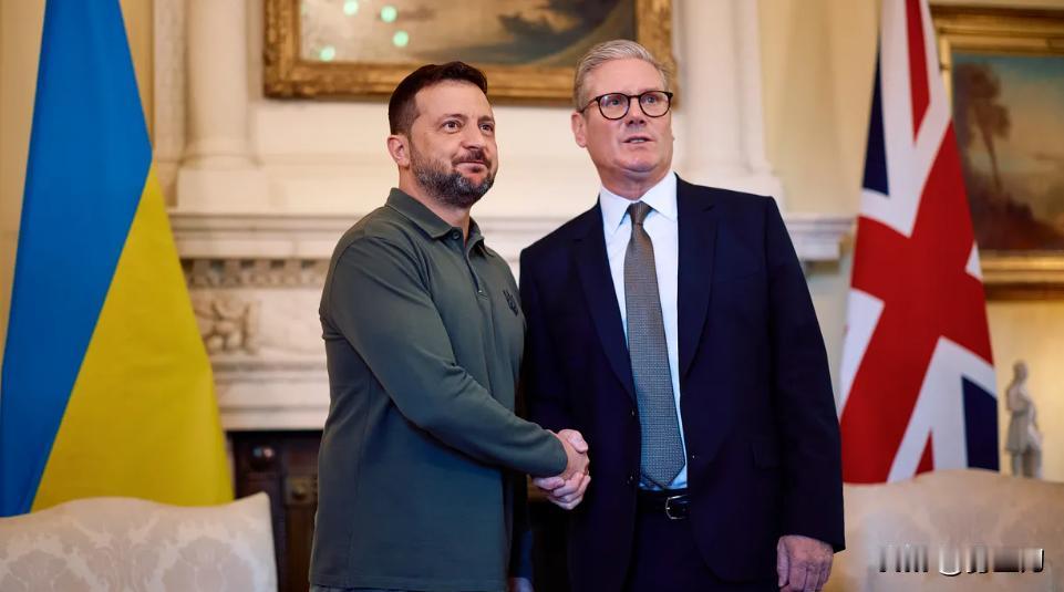 泽伦斯基感谢斯塔默对英国对乌克兰的承诺
在与英国首相基尔·斯塔默 （Keir S