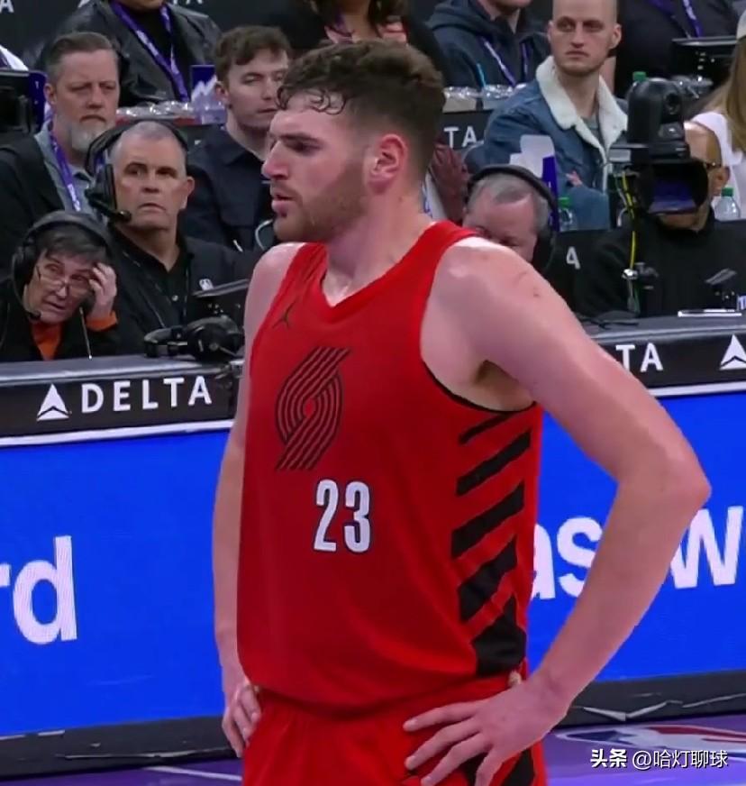 兑现天赋！！开拓者内线新星克林根最近6场比赛的数据表现！！！
客场对阵掘金：13