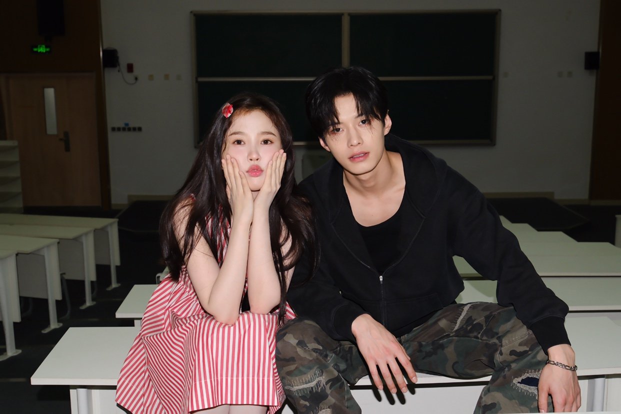 虞书欣何与家长会合照虞书欣何与家长会片场 虞书欣何与家长会片场 