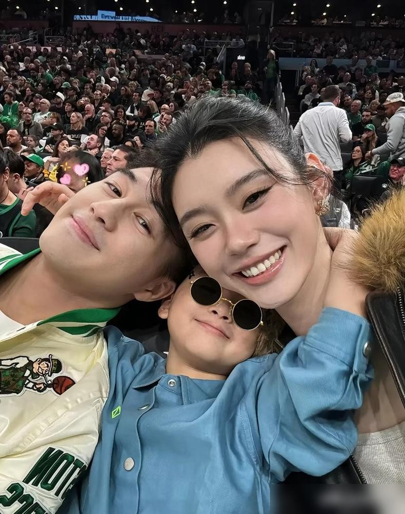 别信什么“纯爱打脸”，豪门婚姻的账本，你看不懂。
何猷君的商业版图，跟赌王家族