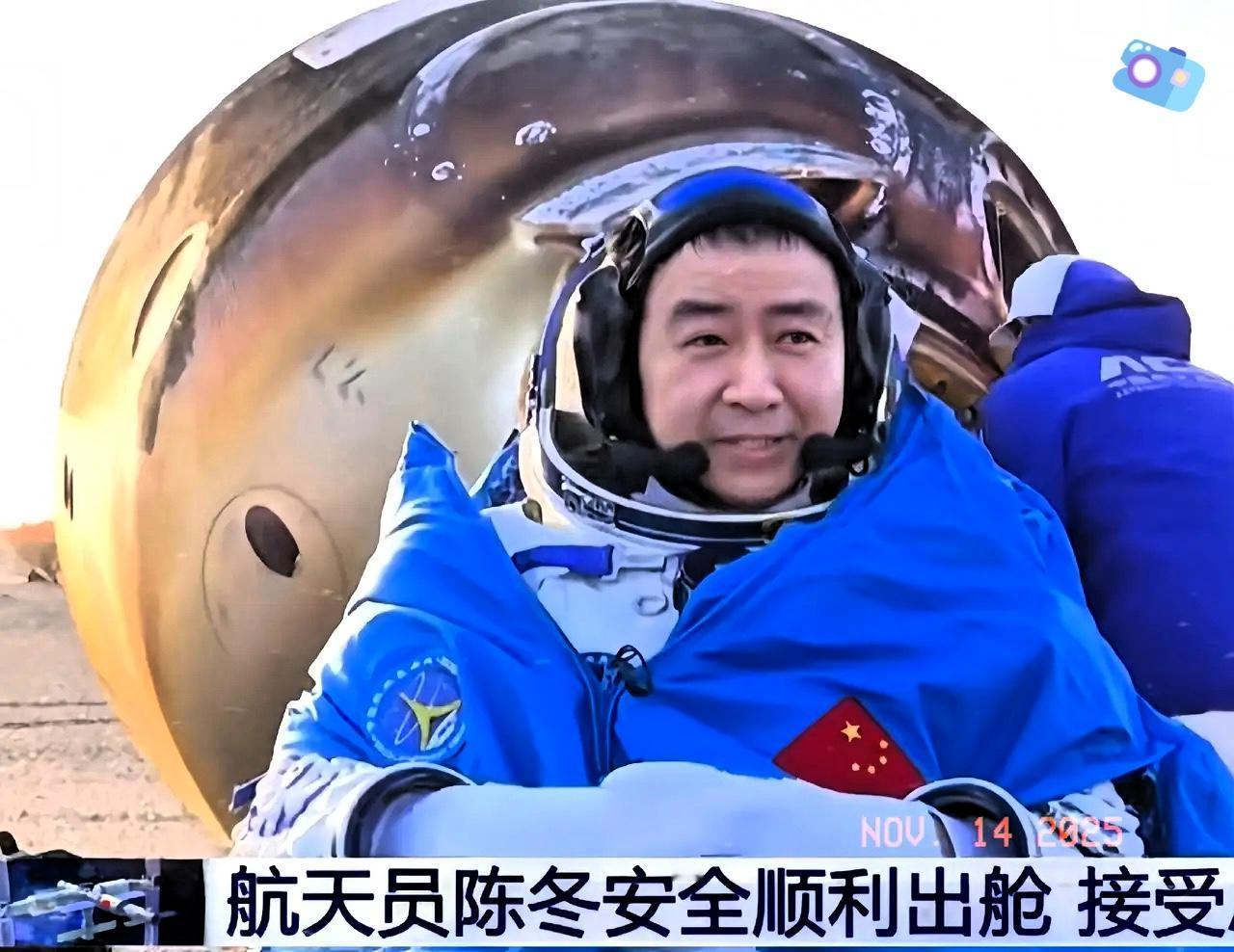 谁都没有想到，
神舟二十号航天员陈冬回到地面第一件事不是紧急与家人取得联系，而是