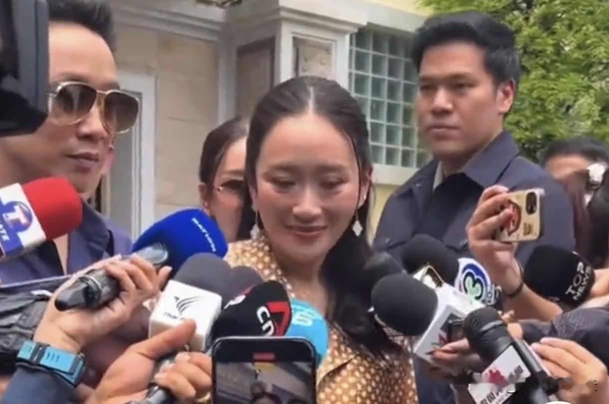 佩通坦今天上午开心的像个孩子，笑的如一朵花。
       他信假释出狱，佩通坦