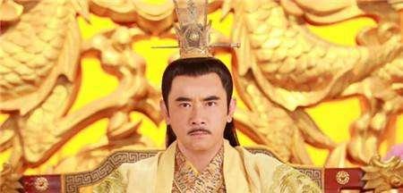 他是史上最“倒霉”的皇帝，刚登基就得罪了所有人，被大臣逼得喝毒酒！最后却靠一招“