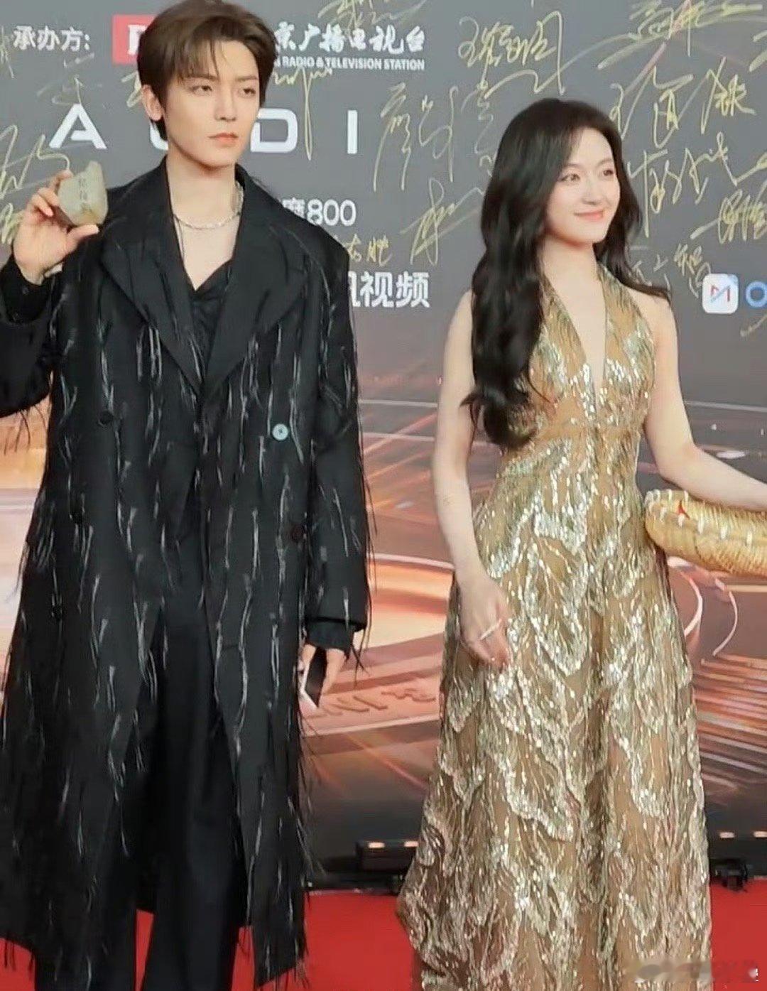 谁在吹李[流鼻血]在今天这种女明星稍微多一点点的场合前二十不知道，肯定前十不入，