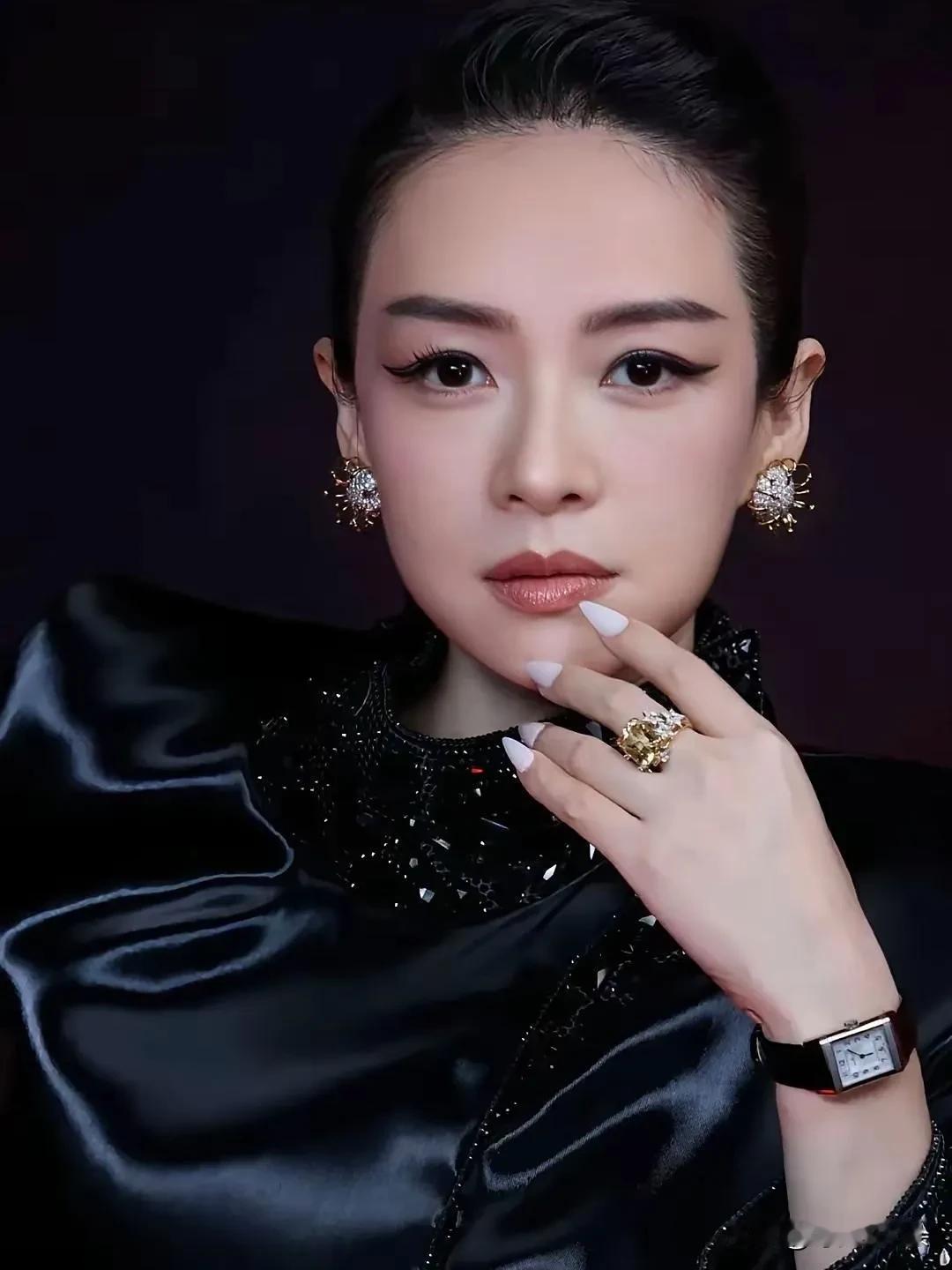 章子怡美出高级感，太迷人了